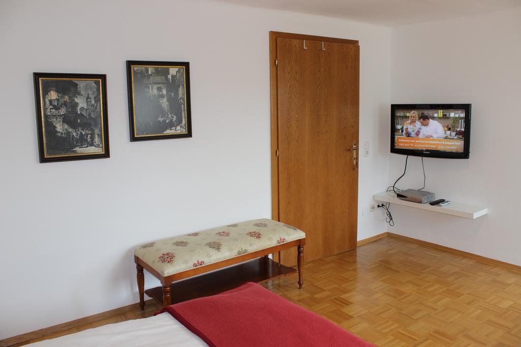 Ferienwohnung Und Gaestezimmer Korb Krumpendorf Rum bild