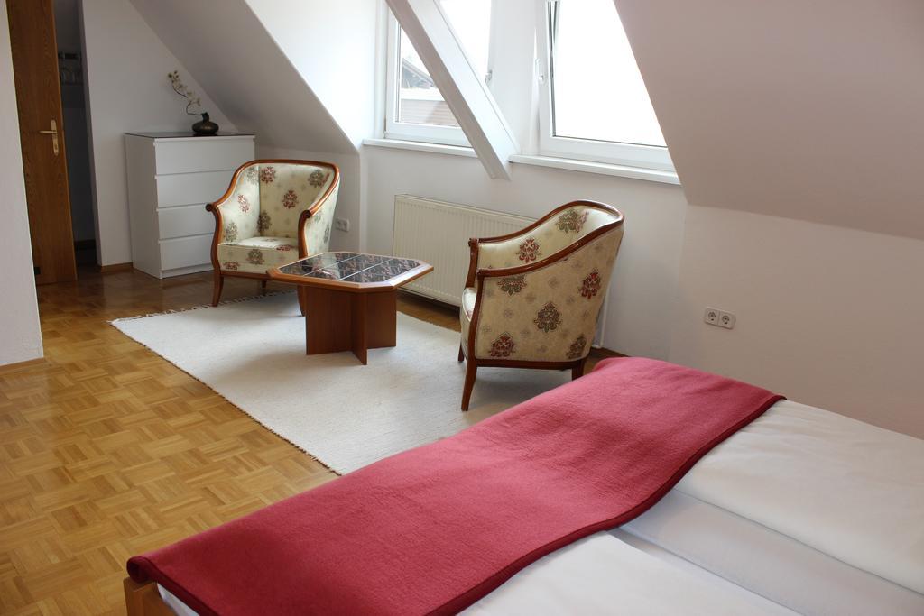 Ferienwohnung Und Gaestezimmer Korb Krumpendorf Rum bild