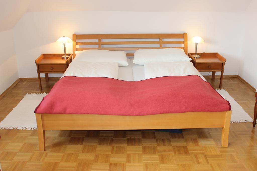 Ferienwohnung Und Gaestezimmer Korb Krumpendorf Rum bild