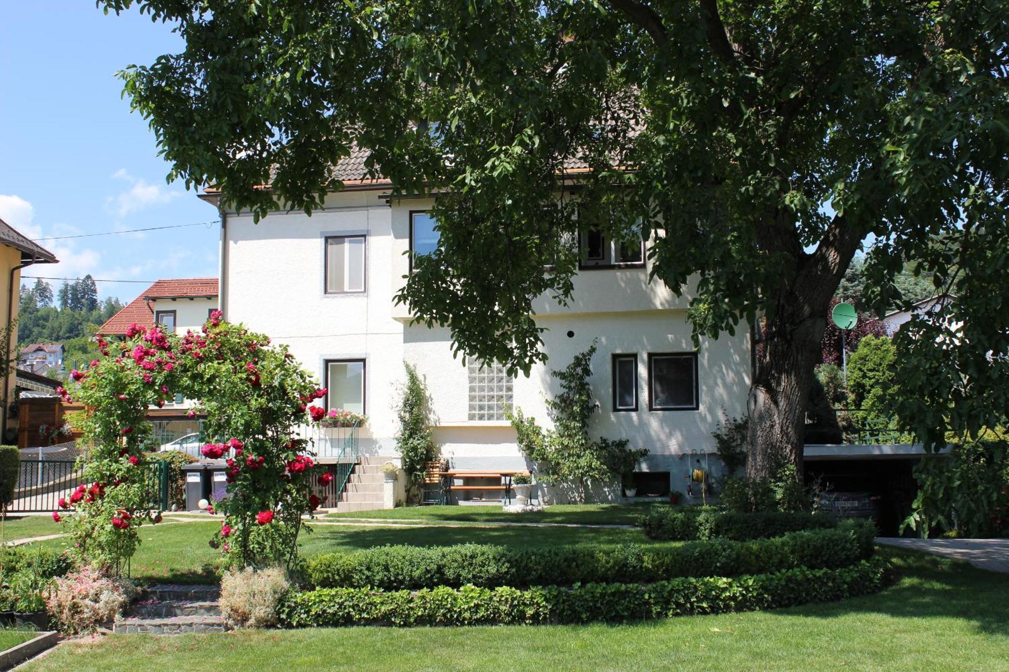 Ferienwohnung Und Gaestezimmer Korb Krumpendorf Exteriör bild