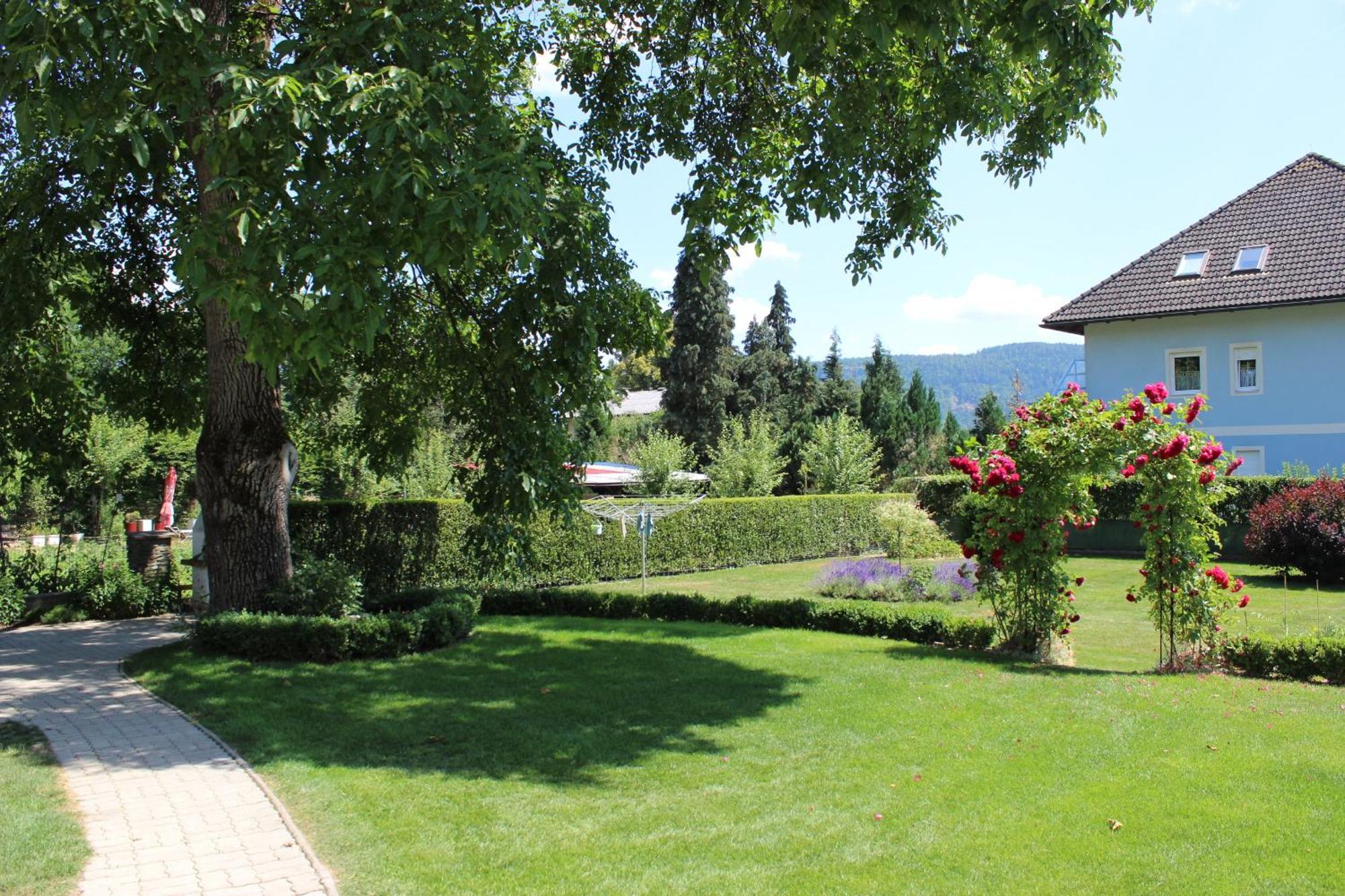 Ferienwohnung Und Gaestezimmer Korb Krumpendorf Exteriör bild
