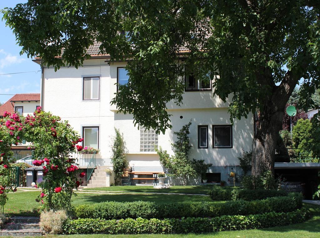 Ferienwohnung Und Gaestezimmer Korb Krumpendorf Exteriör bild