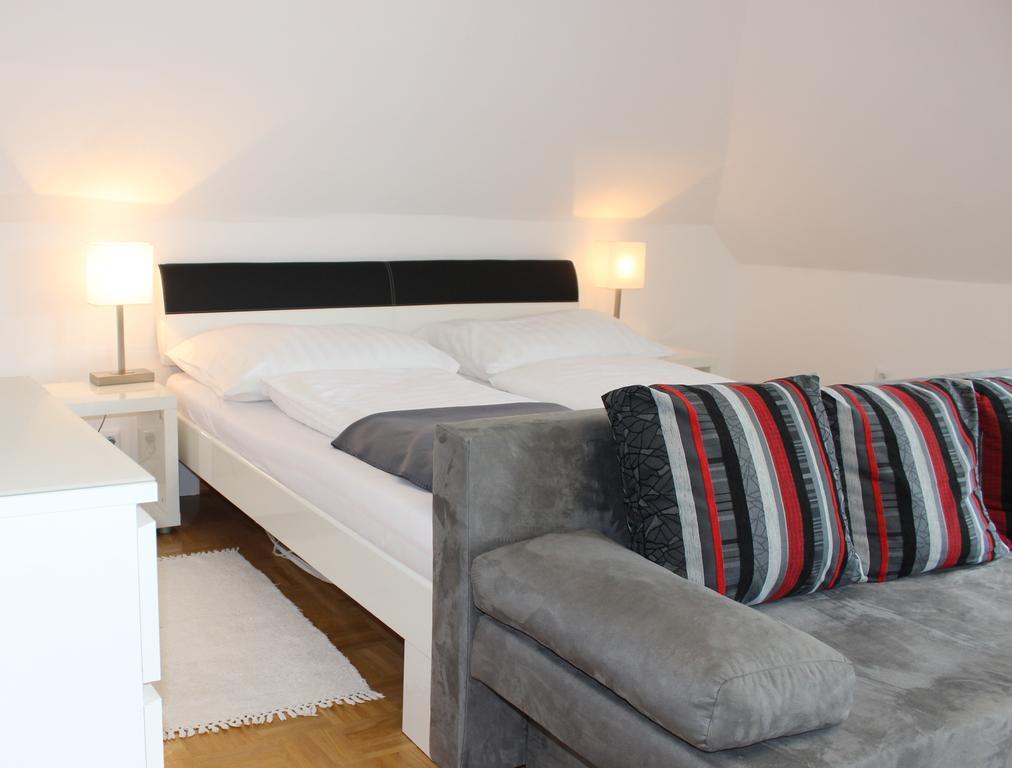 Ferienwohnung Und Gaestezimmer Korb Krumpendorf Exteriör bild