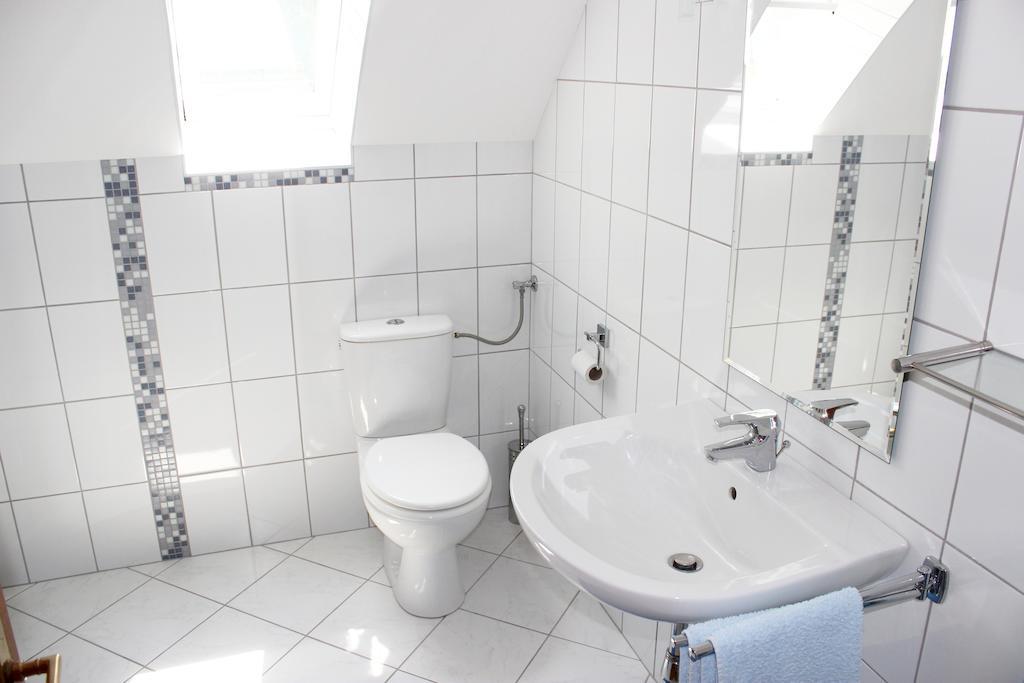 Ferienwohnung Und Gaestezimmer Korb Krumpendorf Rum bild